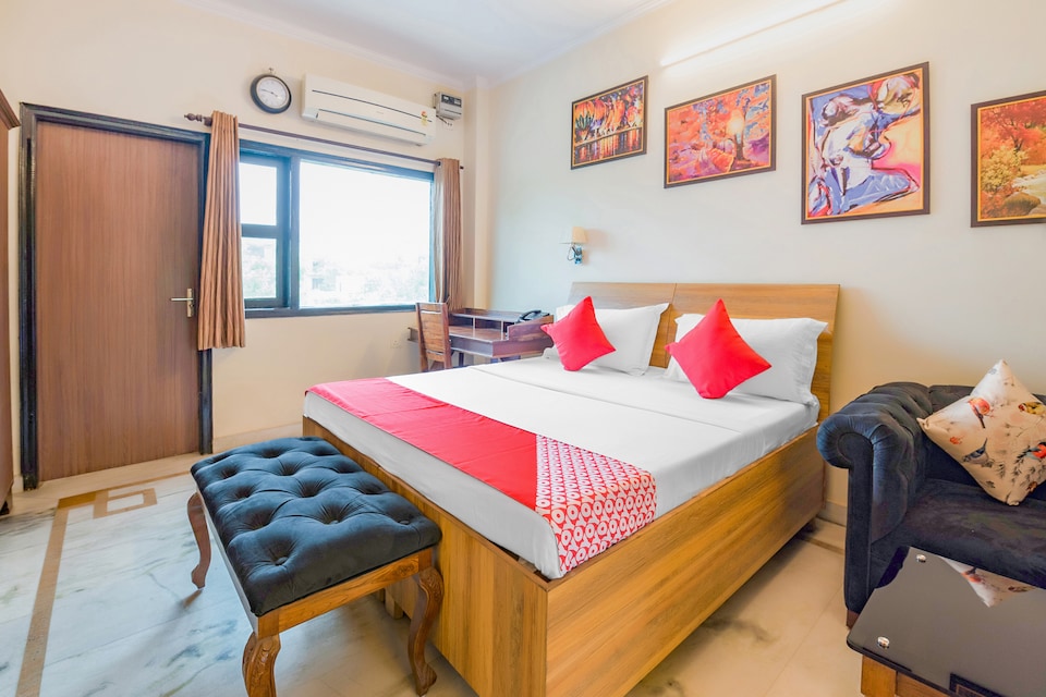 OYO 16907 SMG Stalber, Greater Noida, Noida