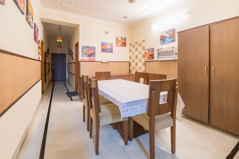 OYO 16907 SMG Stalber, Greater Noida, Noida