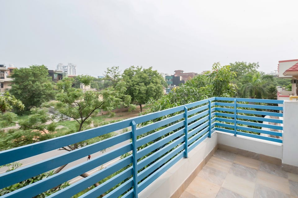 OYO 16907 SMG Stalber, Greater Noida, Noida