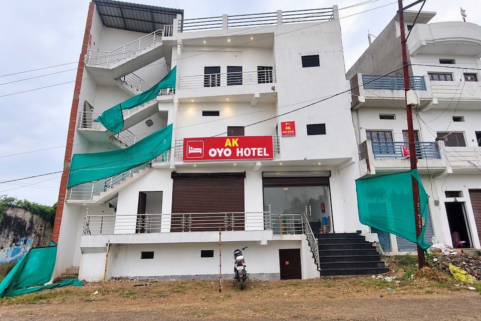 SPOT ON Ak oyo hotal, Cantonment, Varanasi