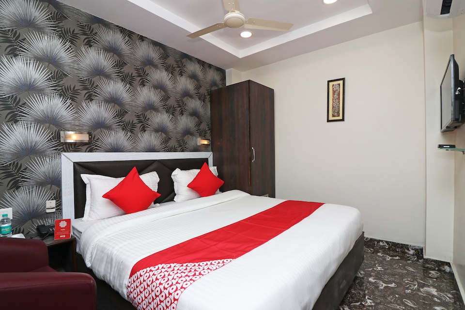 OYO Hotel Prerna, Station Road, Raipur