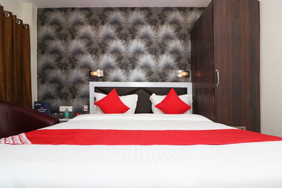 OYO Hotel Prerna, Station Road, Raipur