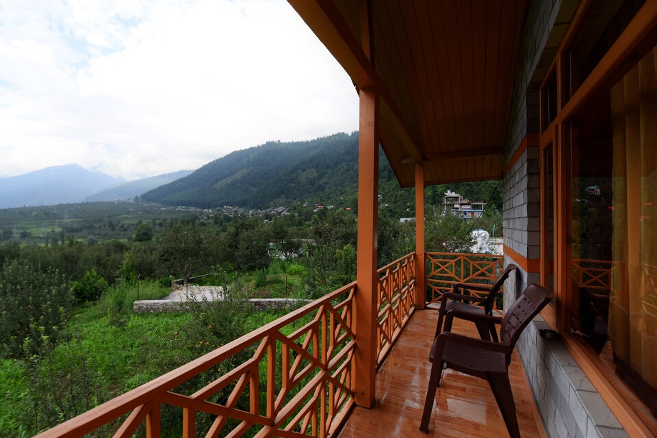 OYO Home 16944 Luxurious Garden View Studio, Naggar Road, Manali
