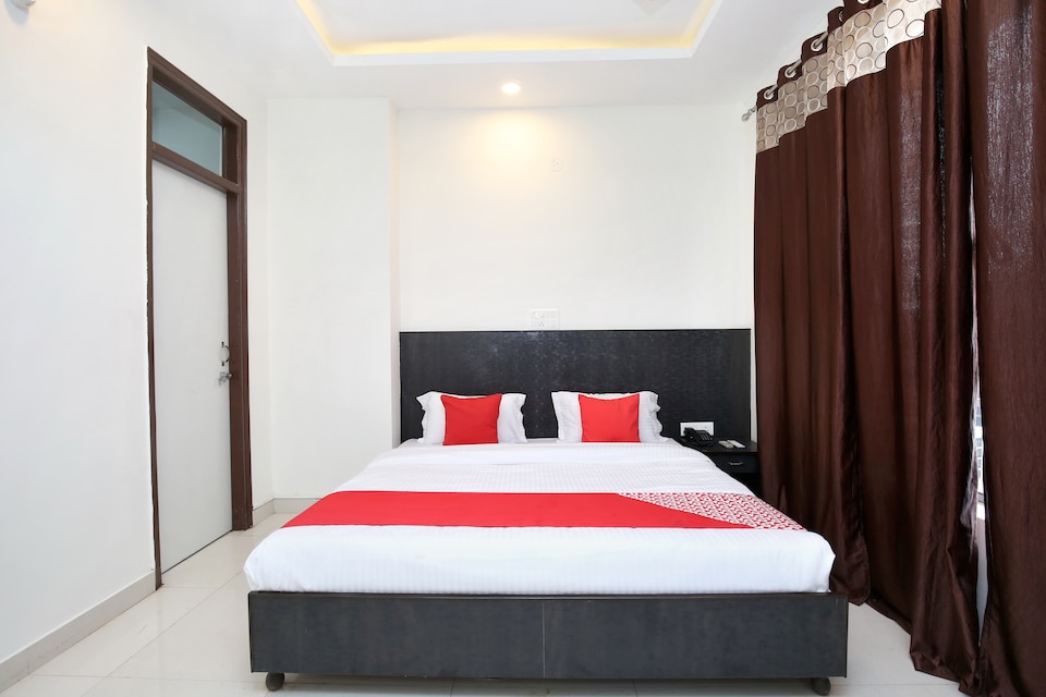 OYO Hotel Jp Palace, Sector 45 Chandigarh, Chandigarh