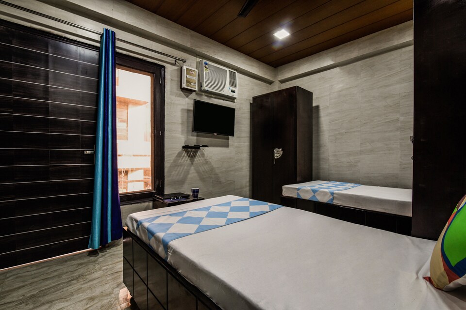 OYO LIFE MNS015 Sector 17, HUDA CENTRE 1, Gurgaon