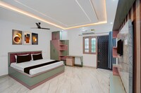 Hotel O Holiday Inn