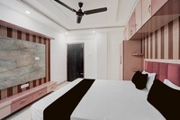 Hotel O Holiday Inn
