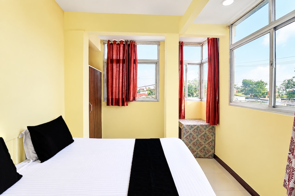 Spot On T.r.v, Rajender Nagar, Indore