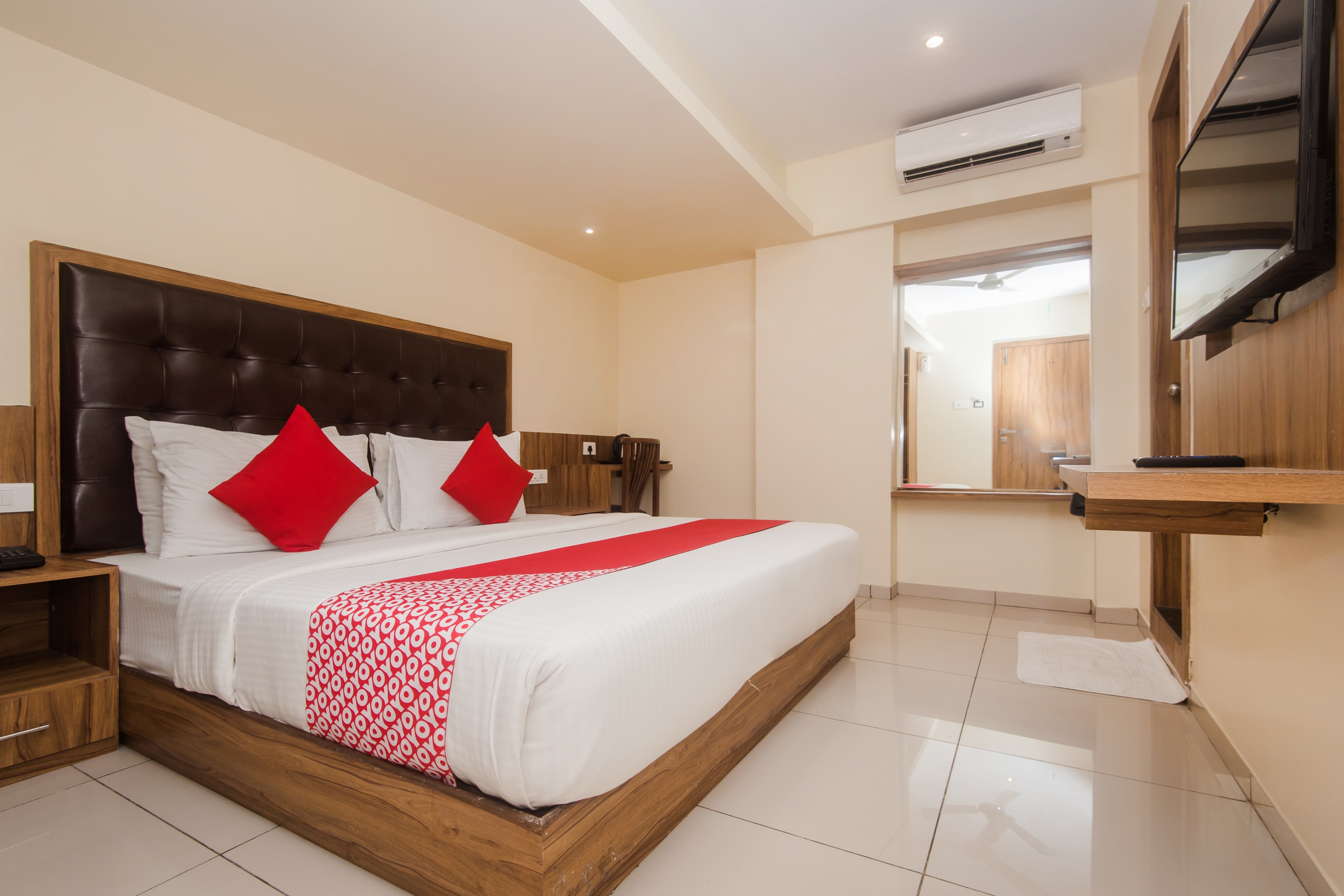 OYO 16958 Hotel Aviva Suites, OYO Rooms Mumbai, Book @ ₹1095 - OYO