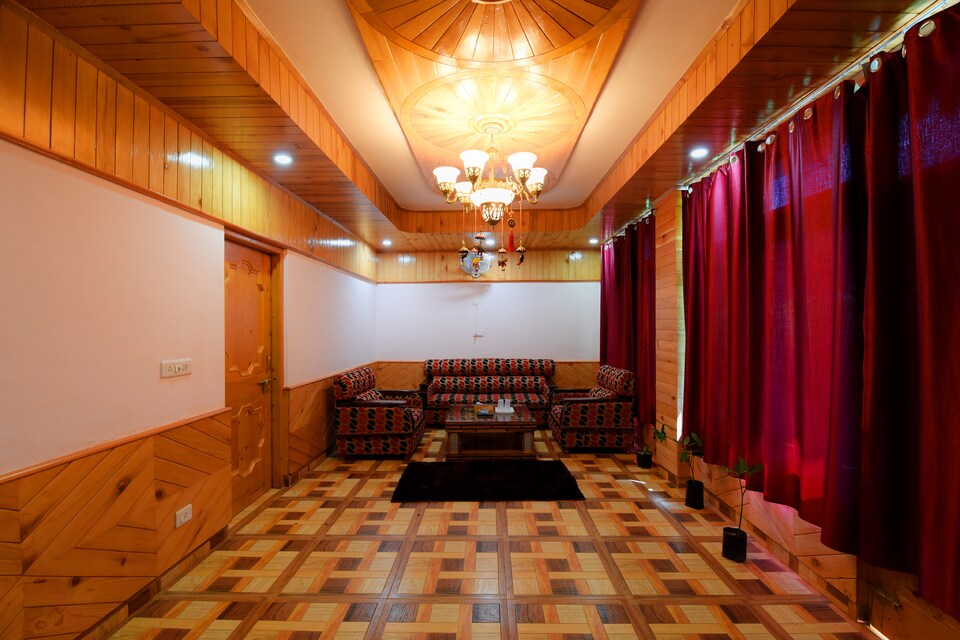 OYO 16959 Home Mountain View Studio Shaleen Road Gadherni, Kanyal Road, Manali