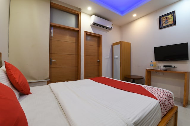 OYO 16970 Hotel Mahal