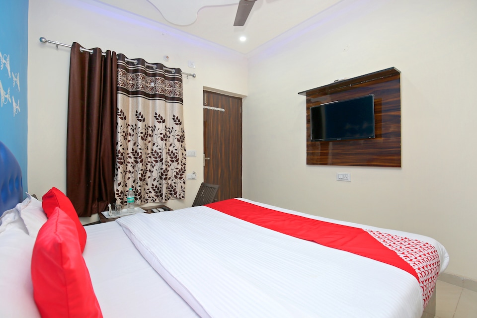 OYO 16975 Hotel Golden View, Railway Station Chandigarh, Chandigarh