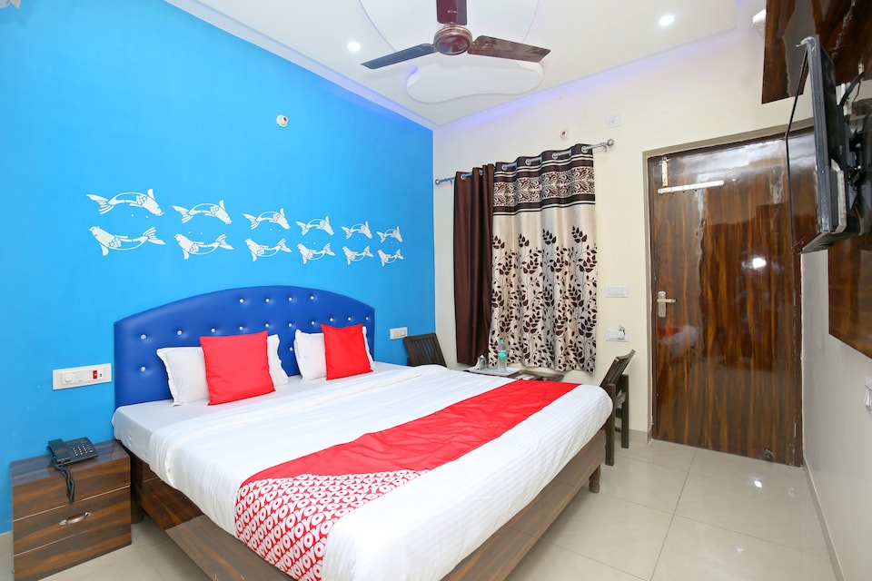 OYO 16975 Hotel Golden View, Railway Station Chandigarh, Chandigarh