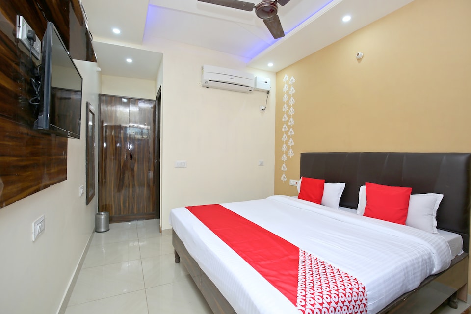OYO 16975 Hotel Golden View, Railway Station Chandigarh, Chandigarh