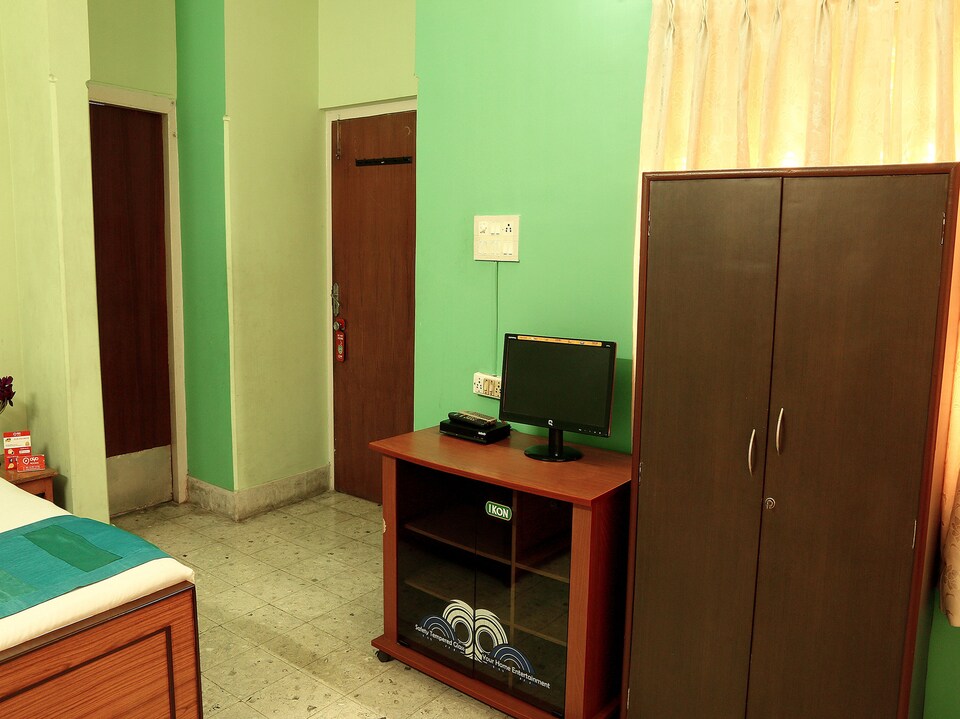 OYO 2802 Aakash Ganga Guest House Be West, Salt Lake Kolkata, Kolkata