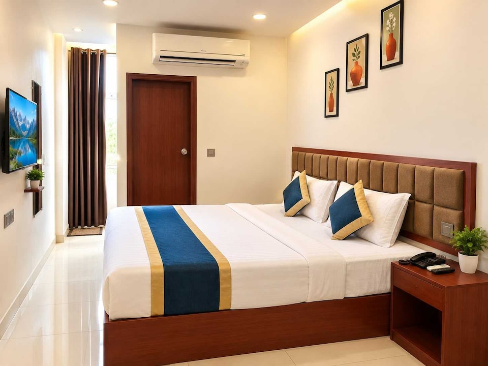 Townhouse Rajeev Gandhi Square, Airport Road - Indore, Indore