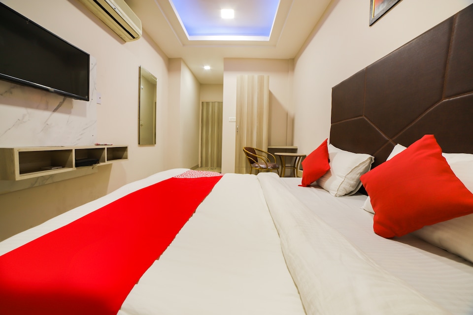 Hotel O The Sterling New Delhi railway station, Paharganj Delhi, Delhi