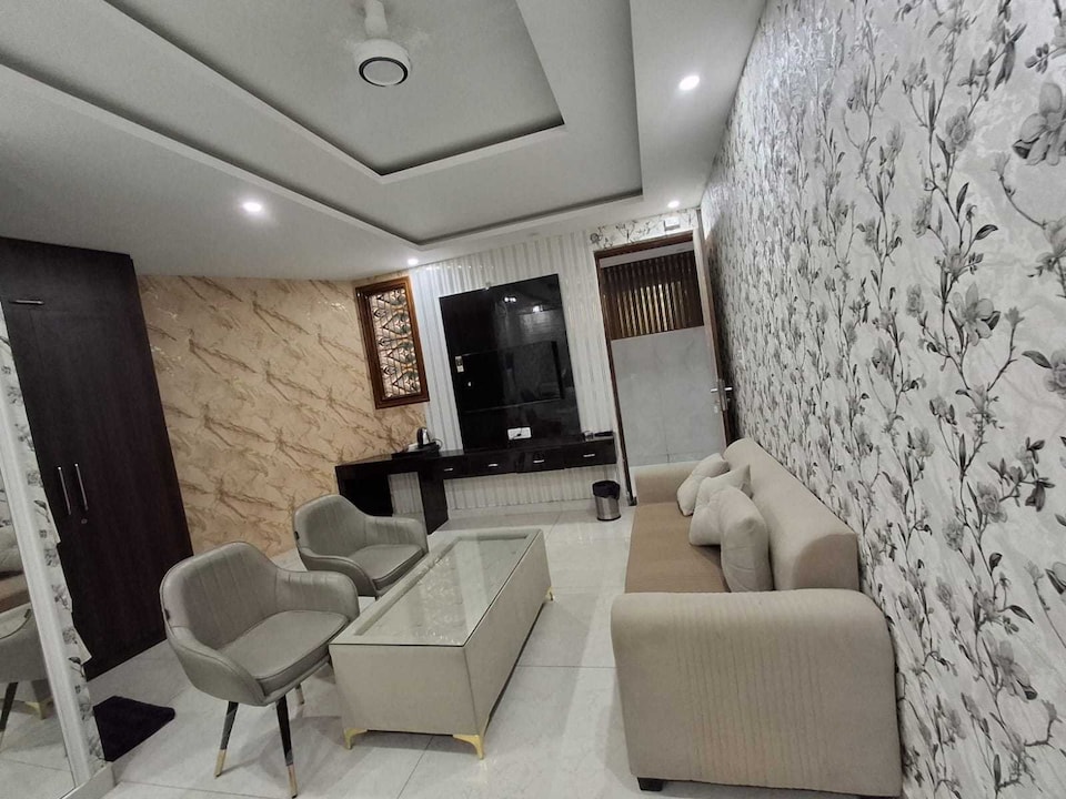Hotel Luxe Stayz Near Spectrum Mall Sector 49 Noida, Noida City, Noida