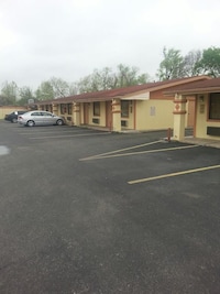 Deluxe Inn Motel Houston I-45 North