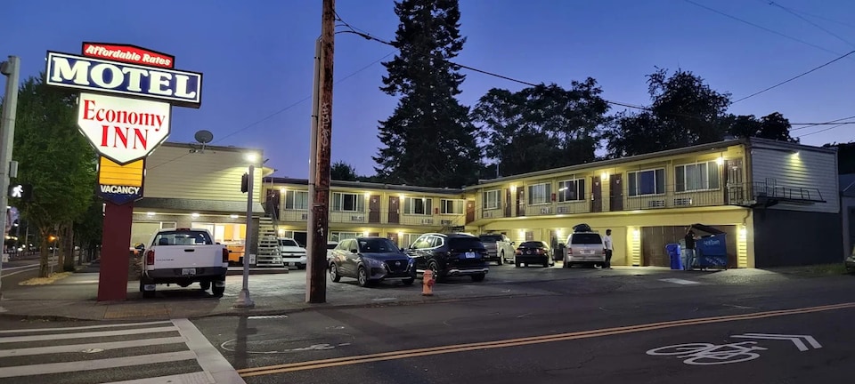 OYO Economy Inn, Portland OR, Portland OR