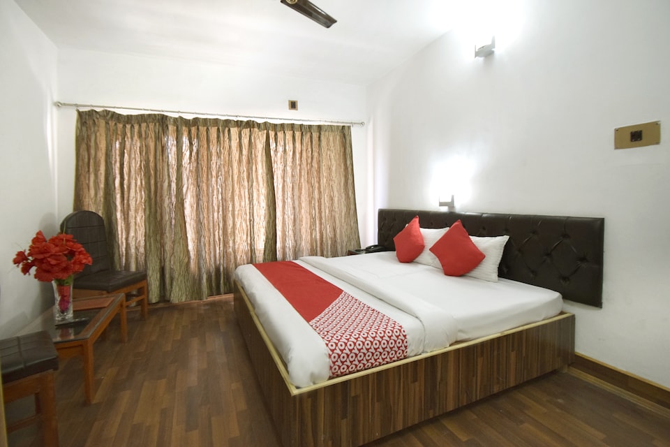 OYO Akbar's Retreat, Rajbagh Srinagar, Srinagar