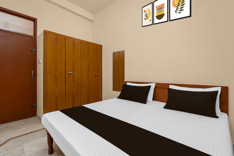 Hotel O  Silver Paradise, C Scheme Jaipur, Jaipur