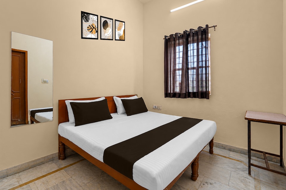 Hotel O  Silver Paradise, C Scheme Jaipur, Jaipur