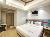 Palette Royal Orbit by CheckIn, DLF Cyber City-Gurugram