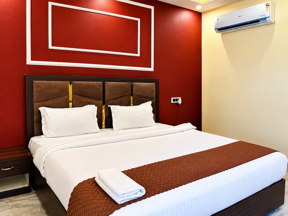 Spot On panchmukhi palace, Faizabad city, Ayodhya