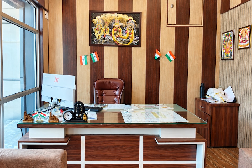 Spot On panchmukhi palace, Faizabad city, Ayodhya