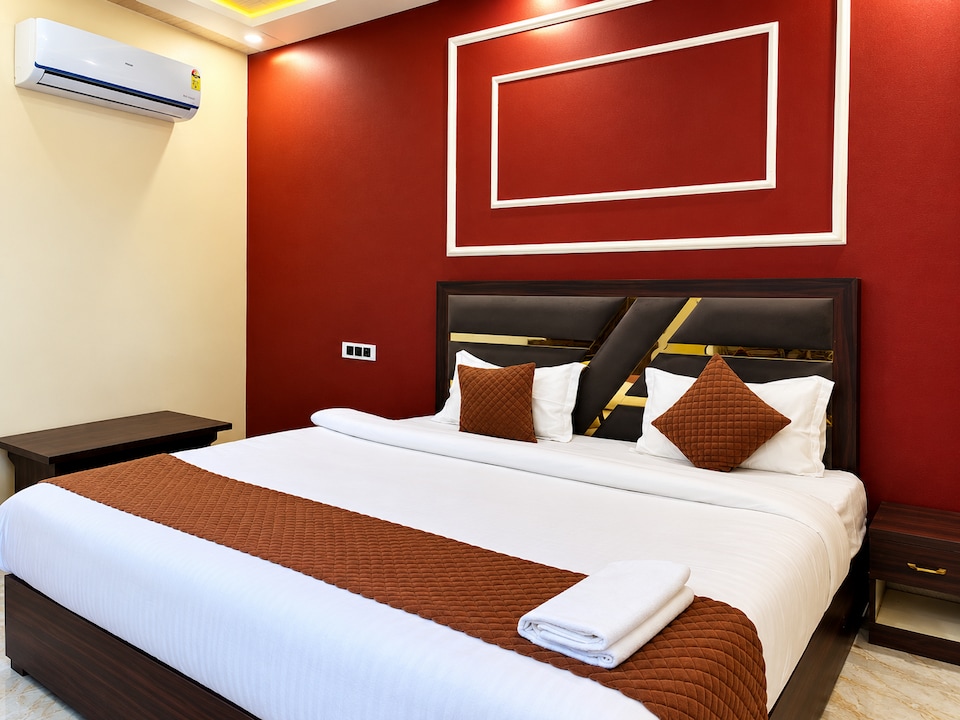Spot On panchmukhi palace, Faizabad city, Ayodhya