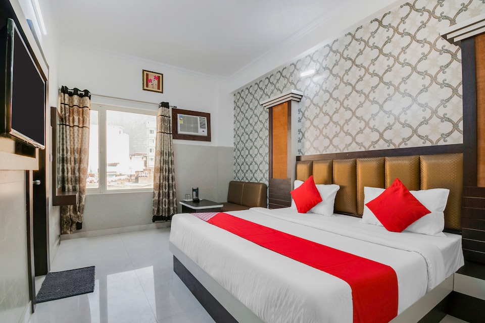 OYO 17006 Hotel Girnar Palace, Katra, Katra