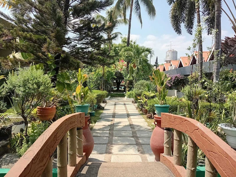 Sunday Maharaja Hotel Near Clark International Airport, Angeles, Pampanga