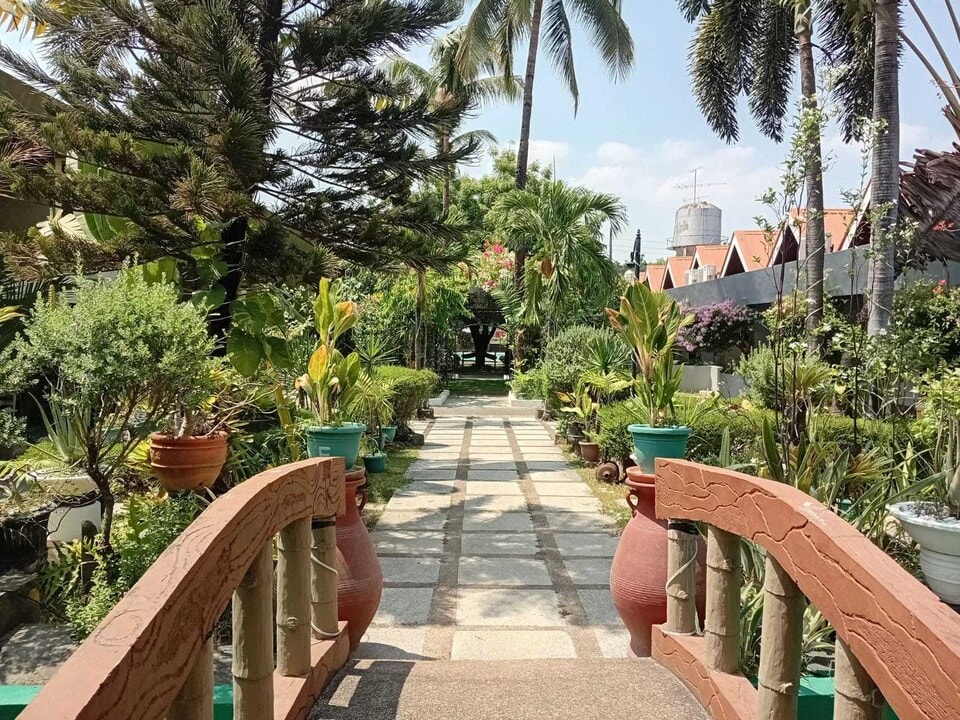 Maharaja Hotel Near Clark International Airport by Belvilla, Angeles, Pampanga
