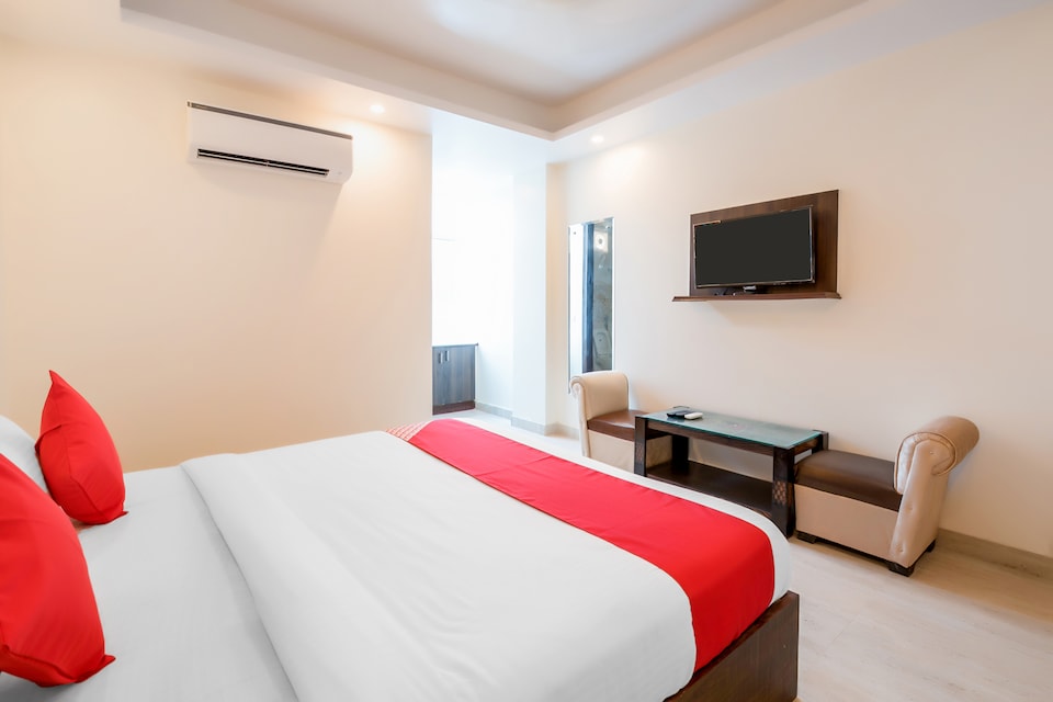 OYO 17020 Hotel Raj Palace, Airport Delhi, Delhi Transit