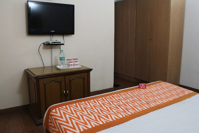 OYO Apartment Hotel Ambrosia Ii Near Omaxe Celebration Mall