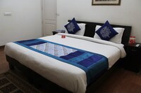 OYO Apartment Hotel Ambrosia Ii Near Omaxe Celebration Mall