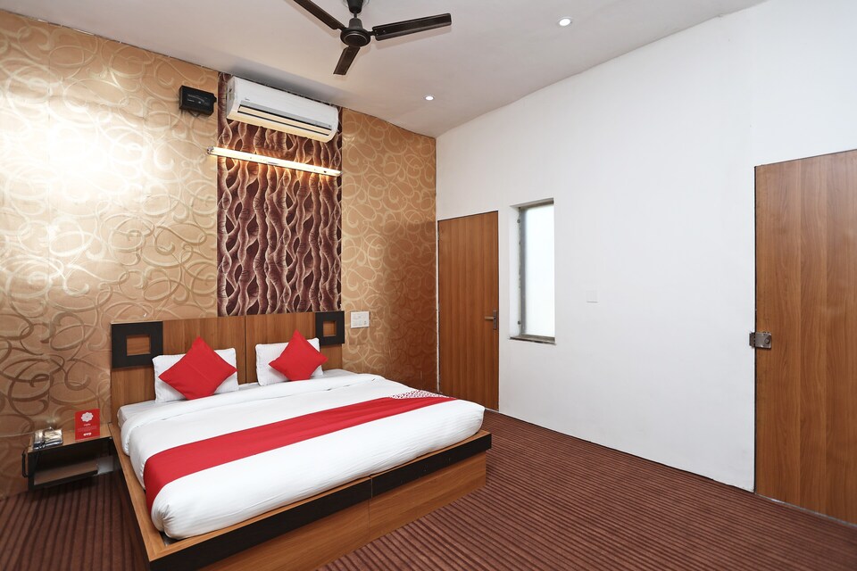 OYO Prabhu Resort, Birla Mandir Mathura, Mathura