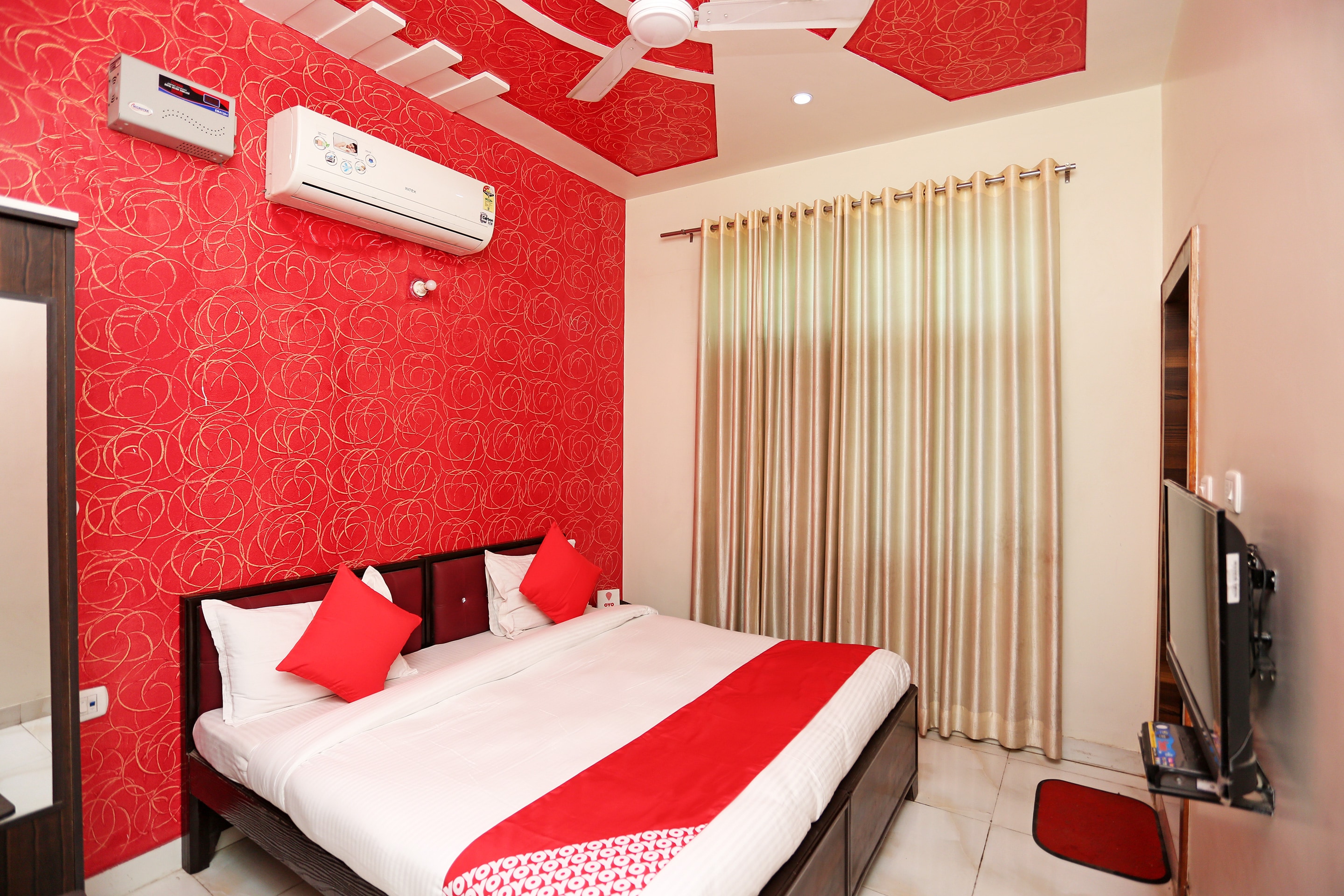 OYO Hotel Pushpa Palace, OYO Rooms Mathura, Book ₹985 OYO