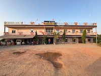 Hotel O Crown Inn