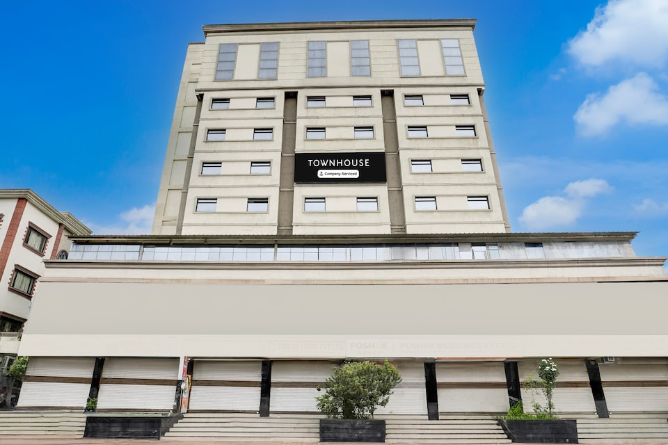 Super Townhouse Anand Formerly Hotel The Maison, Gnaesh Chokdi, Anand