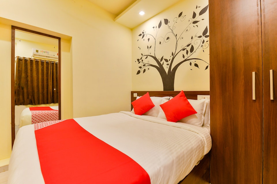 OYO Meridian Regency, Railway Station South Kochi, Kochi