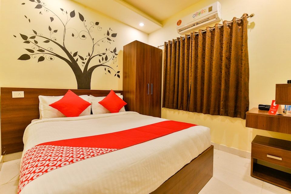 OYO Meridian Regency, Railway Station South Kochi, Kochi