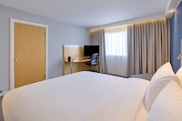 Cardiff Airport Hotel by Belvilla