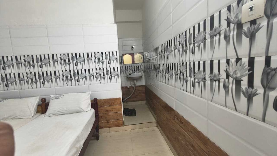 Spot On  AV REST HOUSE, Velankanni, Velankanni