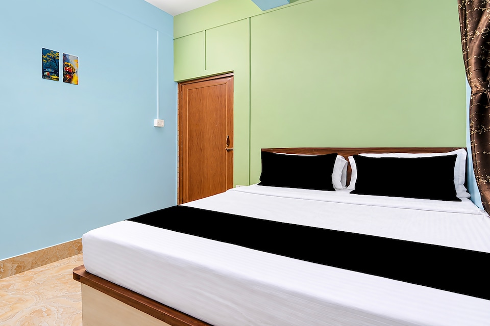 Hotel O Golden Sun, VIP Road Kolkata, Kolkata