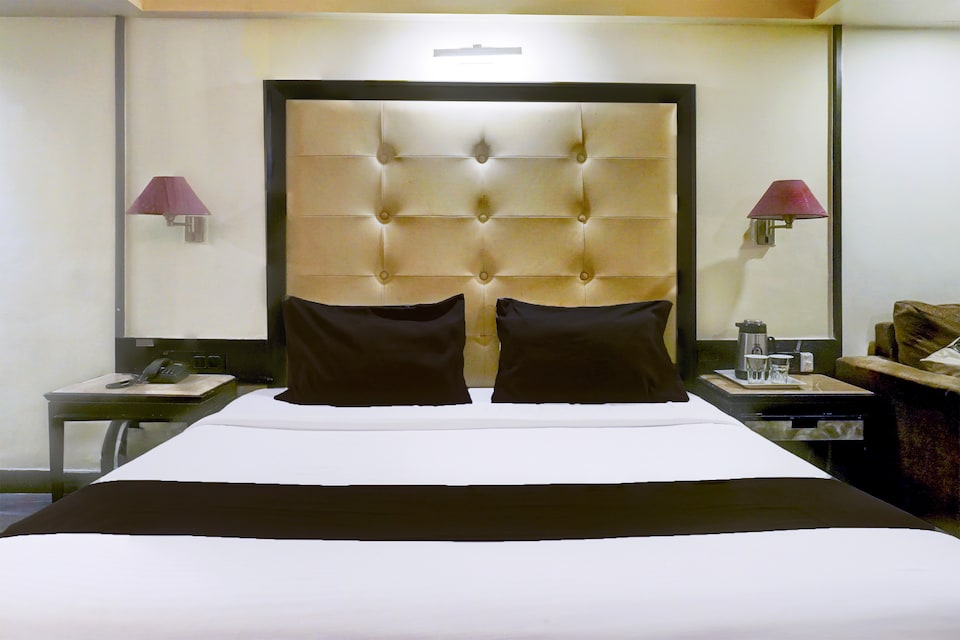 Townhouse Oak JM Road Formerly Krishna presidency, Shivaji Nagar  Pune, Pune