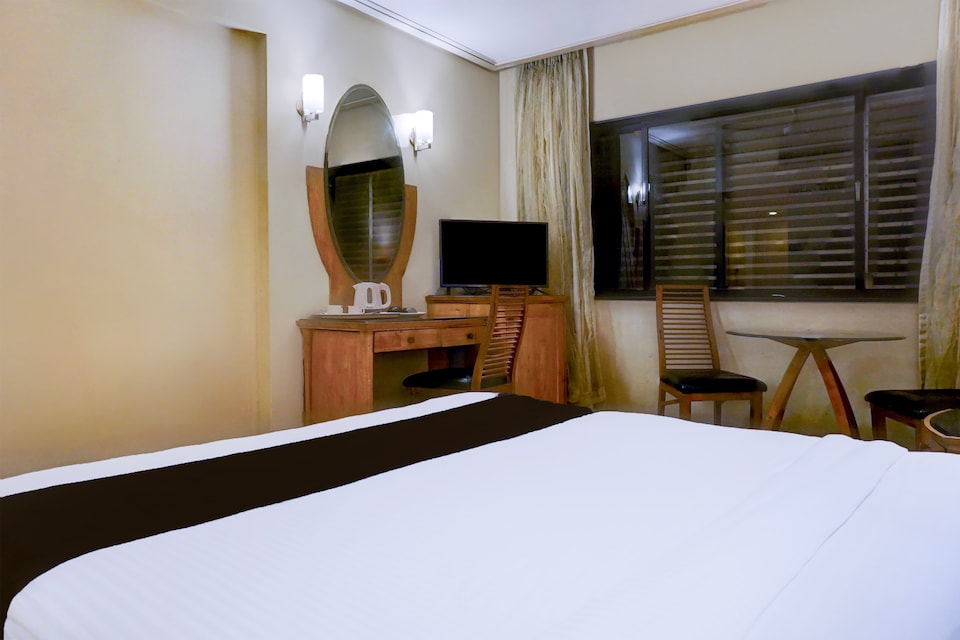 Townhouse Oak JM Road Formerly Krishna presidency, Shivaji Nagar  Pune, Pune