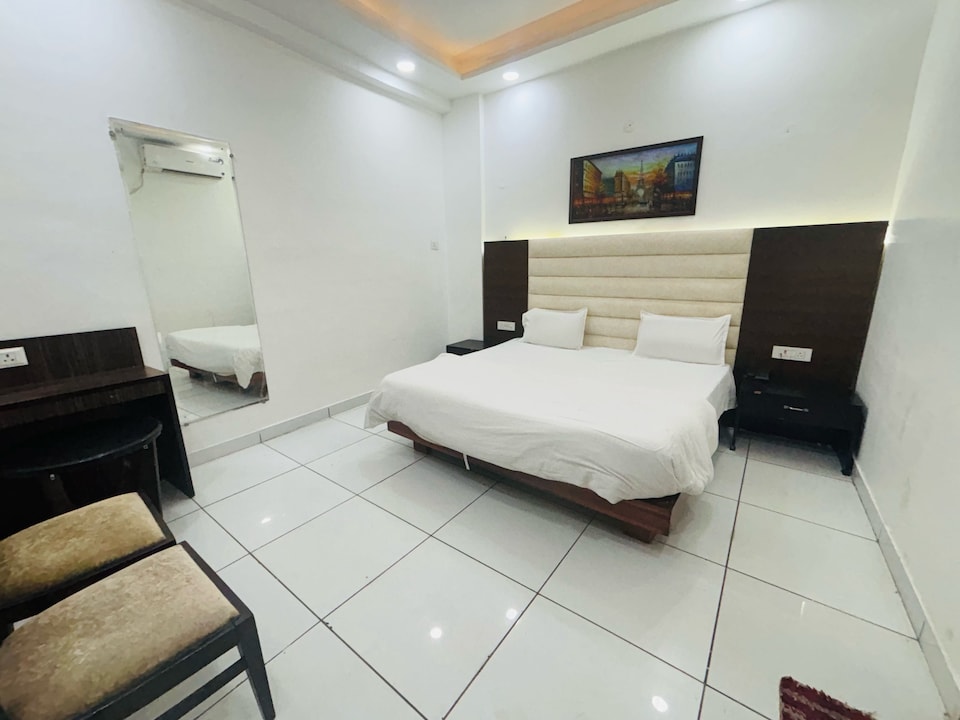 Hotel O Opal Greater Noida, Greater Noida, Noida