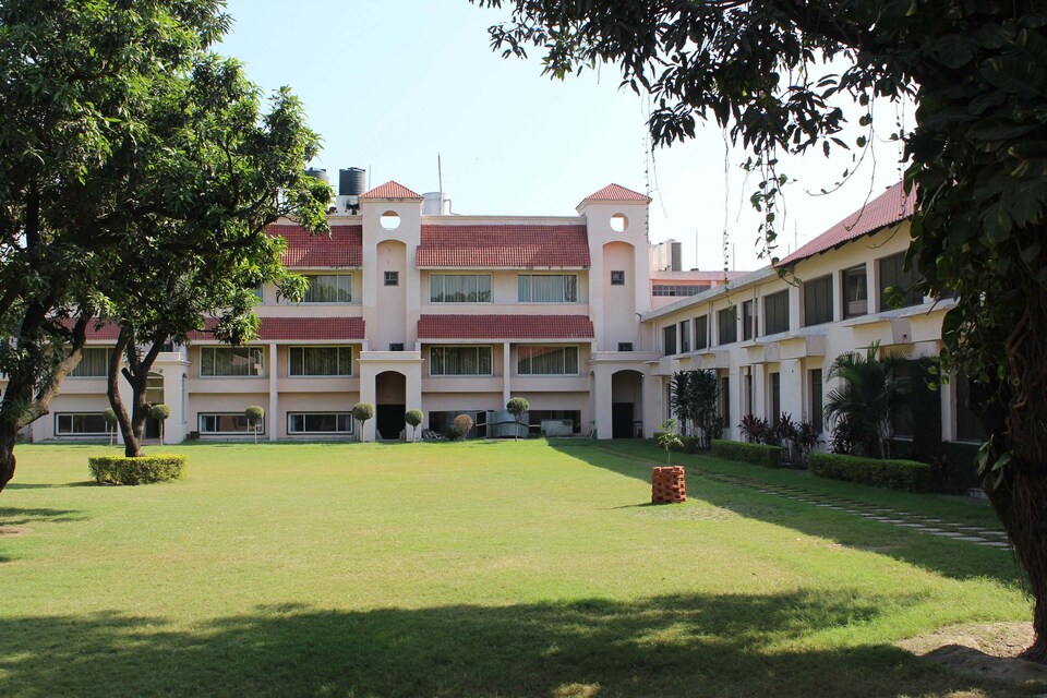 OYO 2823 Hotel Sonia, Delhi Nainital Highway, Rudrapur